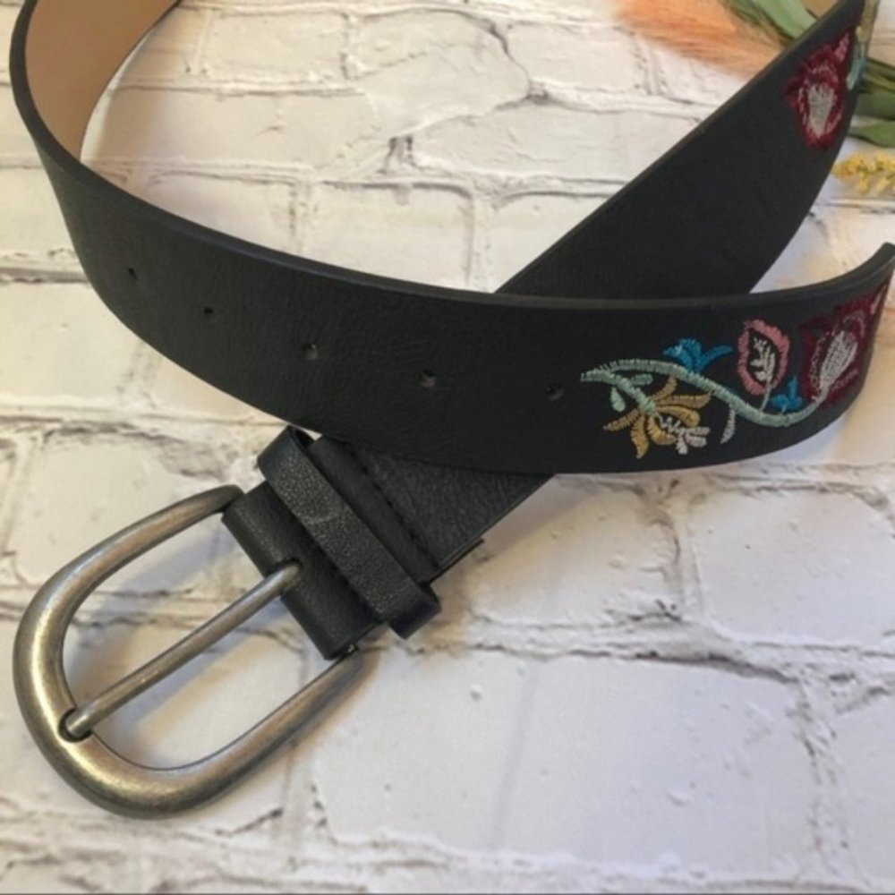 NWT Floral Embroidered Faux Leather Black Belt Bohemian